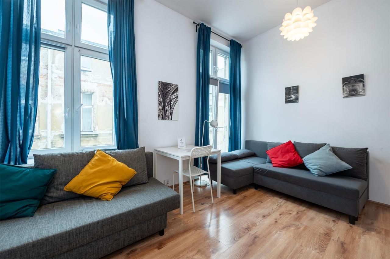 Luxury Location-bright&parking Apartment